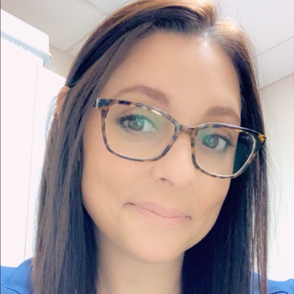 Meet your Posher, Casie